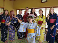 Students get excited about their yukata looks