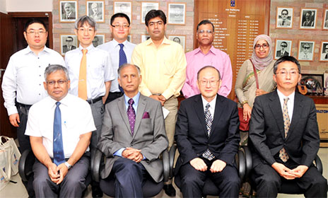 (From left at the front row: 
Prof. S.A. Hossain, Pro Vice-Chancellor of University of Dhaka 
Prof. A.A.M.S.A. Siddique, Vice-Chancellor of University of Dhaka
Prof. Fumiaki Suzuki, Executive Director of Gifu University
Prof. Hiroyuki Koyama, Advisor to the President of Gifu University)

(From left at the second row: 
Mr. Hirokazu Tanaka, Engineer of Gifu University
Assoc. Prof. Akio Ebihara of Gifu University
Assoc. Prof. Satoshi Iwamaoto of Gifu University
Prof. A.H.M. Nurun Nabi of Dhaka University
Prof. M. Imdadul Hoque of Dhaka University, 
Prof. Haseena Khan, Chairman of Dhaka University )
