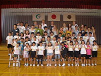 Photo session with Hachiman elementary school students