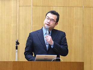 Professor Masukawa making presentation on CCSC's activities