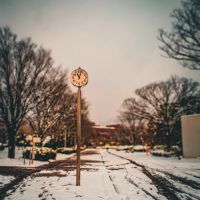 雪の日の時計塔