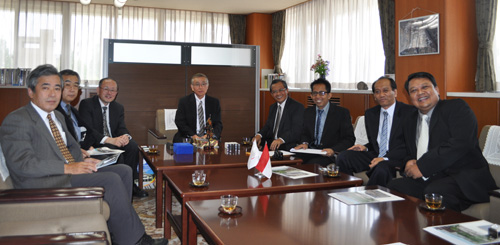The Delegation of Sebelas Maret University's courtesy visit to President of Gifu University