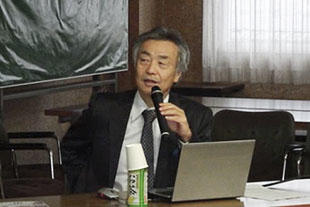 Mr. Hayakawa speaking at the lecture