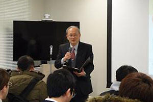 Dr. Suzuki giving an opening speech