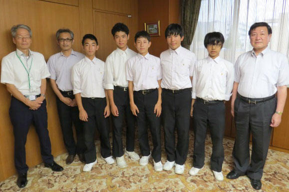 附属中の生徒が学長訪問しました お知らせ 国立大学法人東海国立大学機構 岐阜大学