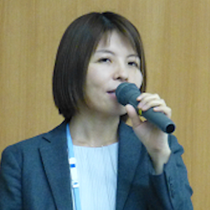 講演される太田美紀薬局・販売制度企画室長