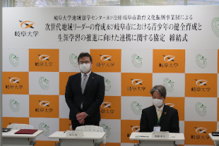 挨拶をする益川センター長