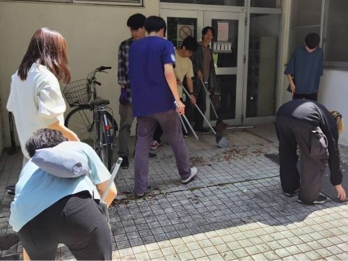 大学周辺ゴミ0(ゼロ)活動の様子