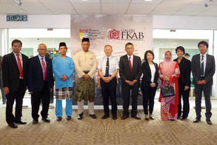 Delegation visiting faculty buildings