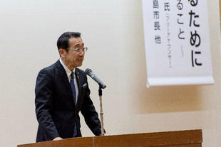 Mayor Matsui giving an address