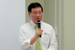 President Moriwaki making a comment