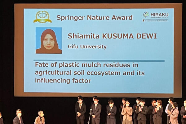 Springer Nature Award受賞を知らせるスライド