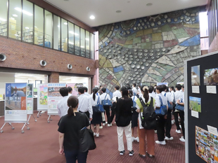 岐阜大学附属図書館の見学