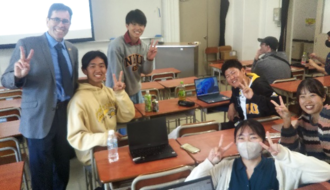 教育学部での学生との交流