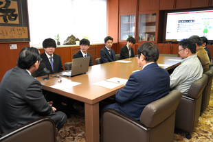 GU student team meeting with the President