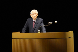 ウェルカムセレモニーで講演を行う中筋氏