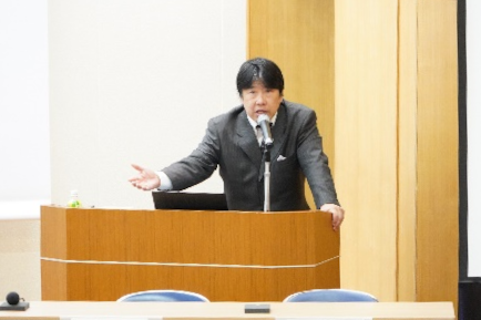 渥美氏による講演の様子