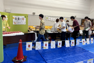キウイフルーツとドリンクの配布