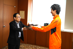 学長特別表彰贈呈の様子