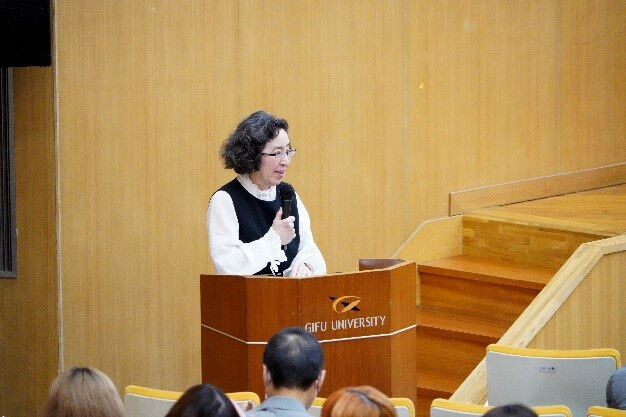 司会の大藪副学長