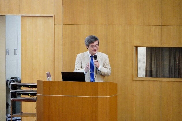 特別学術講演をする天野浩教授