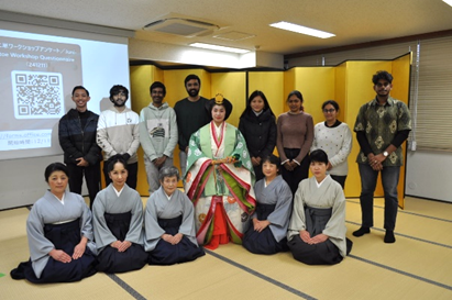 ウィンタースクール参加学生と着付けモデル