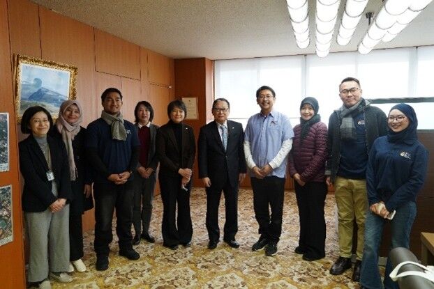 マレーシア国民大学訪問団との記念撮影