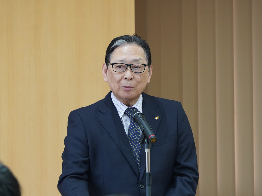 奨学生を労う吉田学長