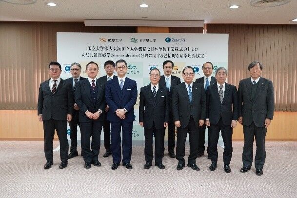 関係者による集合写真