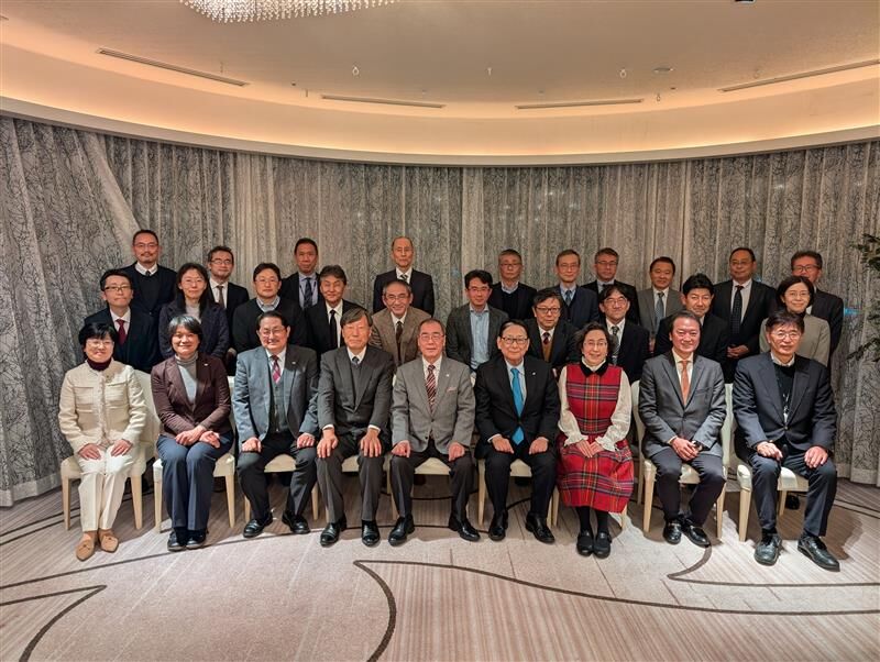 教育研究評議会・部局長部長会合同の忘年会を実施しましたのアイキャッチ画像