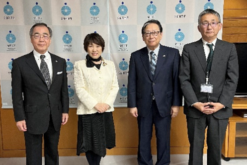 あべ文部科学大臣とジョイント・ディグリープログラムに関する意見交換を行い、伊藤高等教育局長に要望書を手交いたしましたのアイキャッチ画像